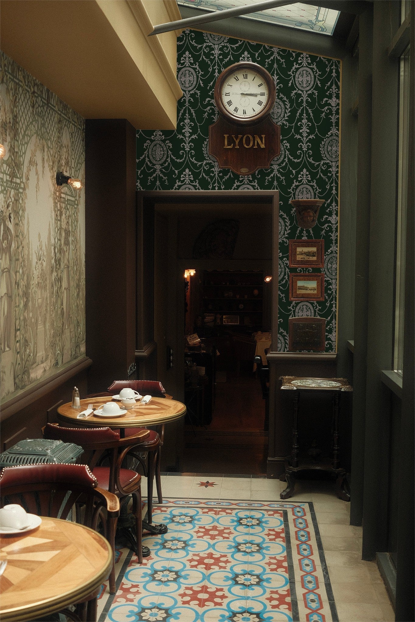 State Room Scroll (Green) Wallpaper